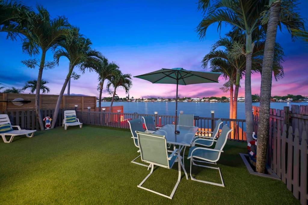 Lakefront Retreat Villa Water View Fishing Casino 포트 로더데일 외부 사진
