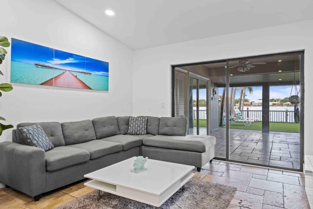 Lakefront Retreat Villa Water View Fishing Casino 포트 로더데일 외부 사진